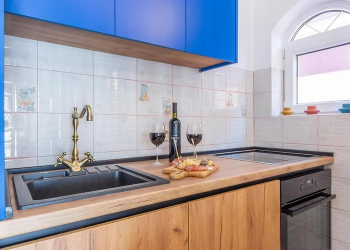 In With Kitchen